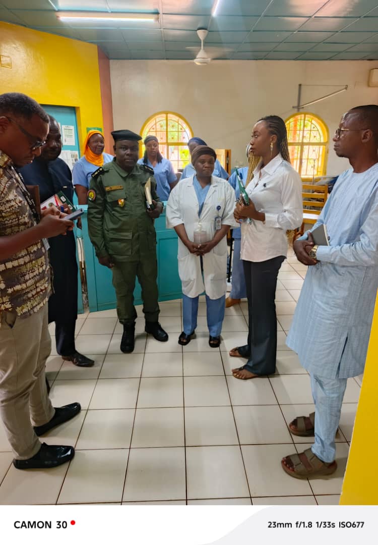 Visite de terrain : le Directeur Général de l'Hygiène Publique inspecte le fonctionnement d'un incinérateur de déchets biomédicaux
